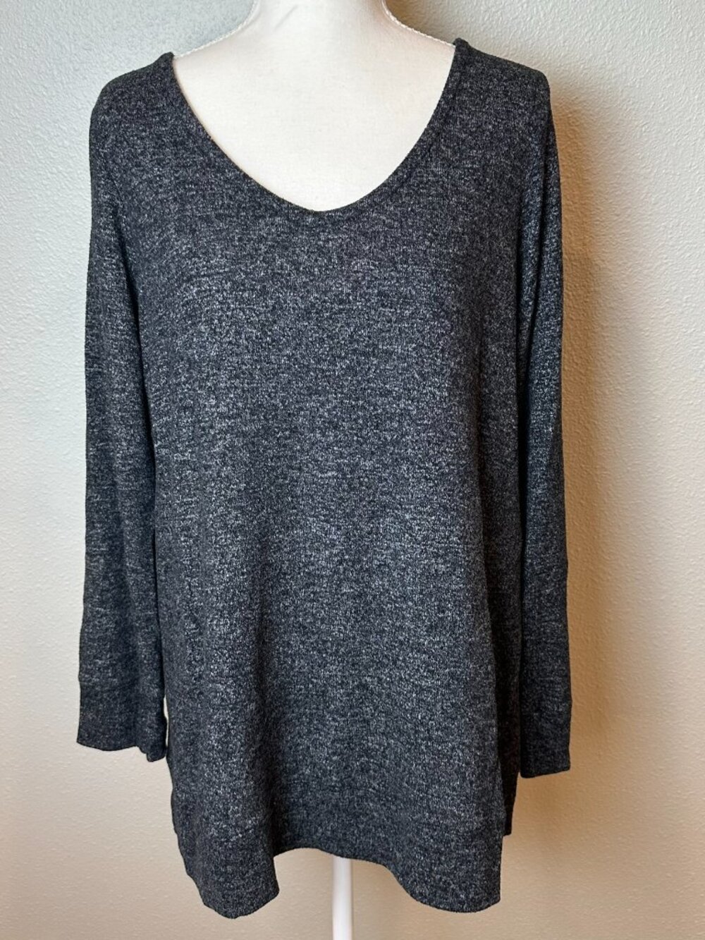 SOFT SURROUNDINGS Gray Marled V Neck Tunic Sweater Medium M Made in USA Comfort